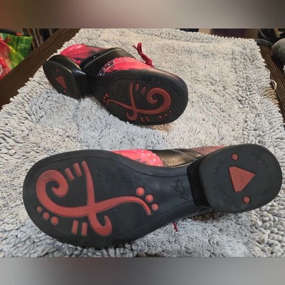 Fluevog Size 6, Rose Print Fellowships - Picture 6 of 9